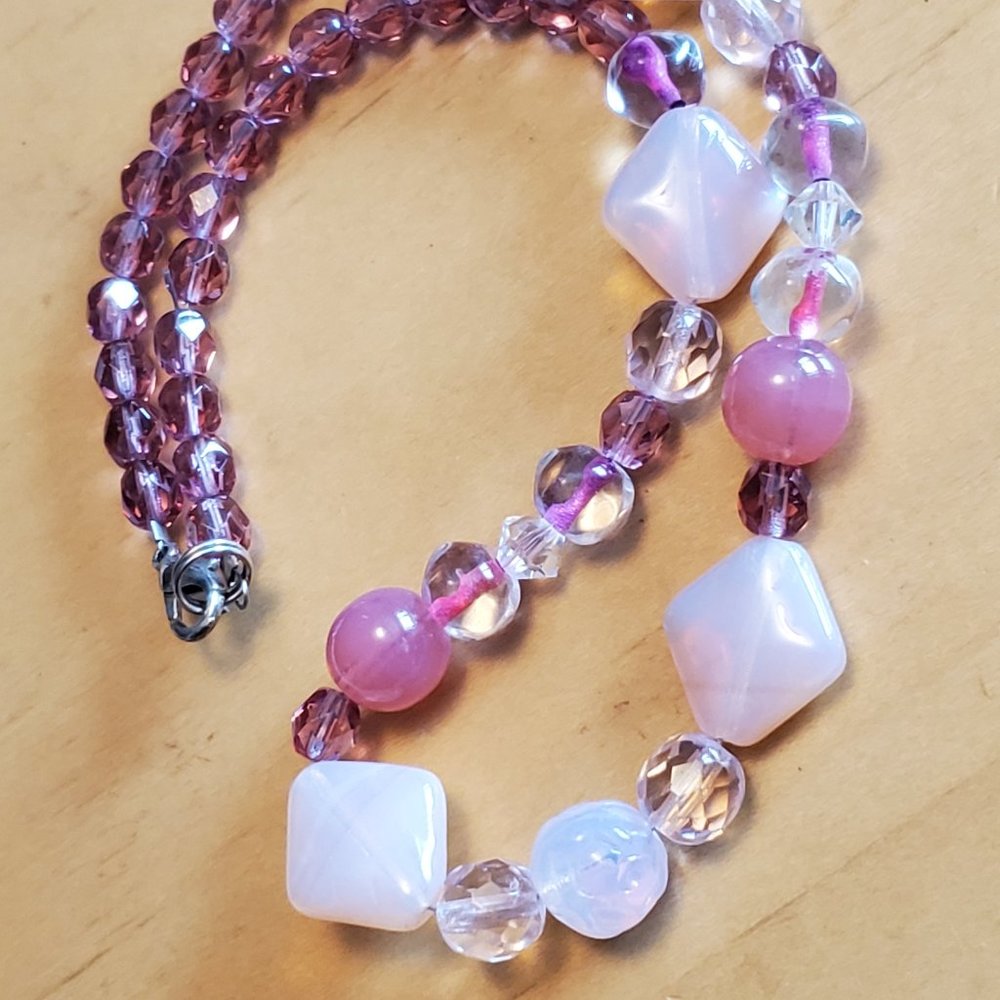 16" Glass Pink Bead Strand Necklace Collar Style